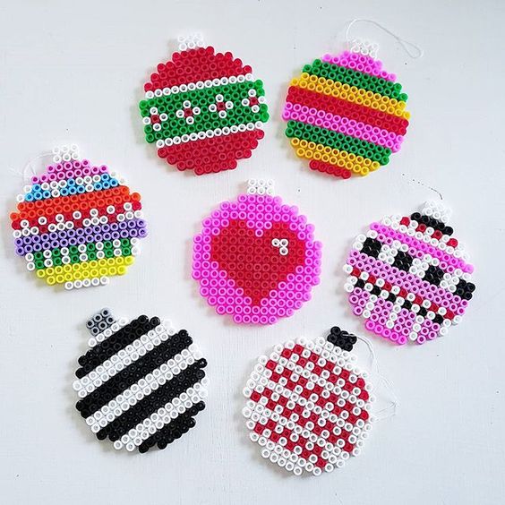 Kit 8 Plaques Perles à Repasser 5mm + 8 Cartes Modèles - Activité Créative Enfants - Cadeau Anniversaire/Noël
