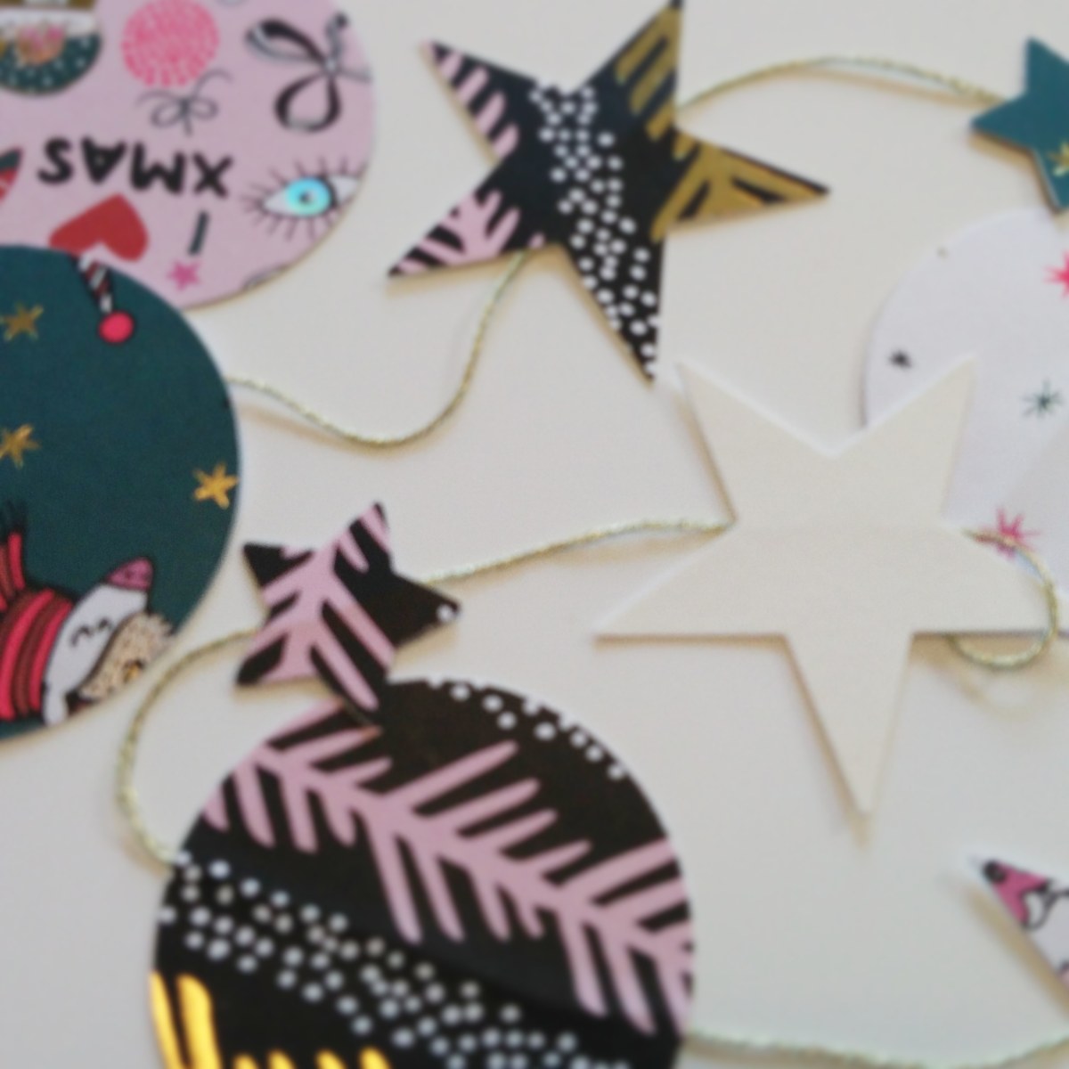 Noël : guirlande en papier avec perforatrice&nbsp;#205